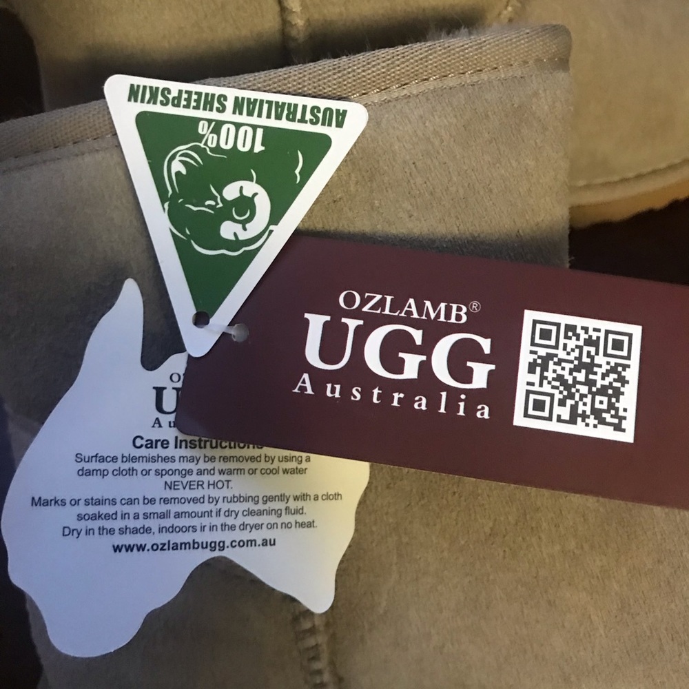 UGG AUSTRALIA